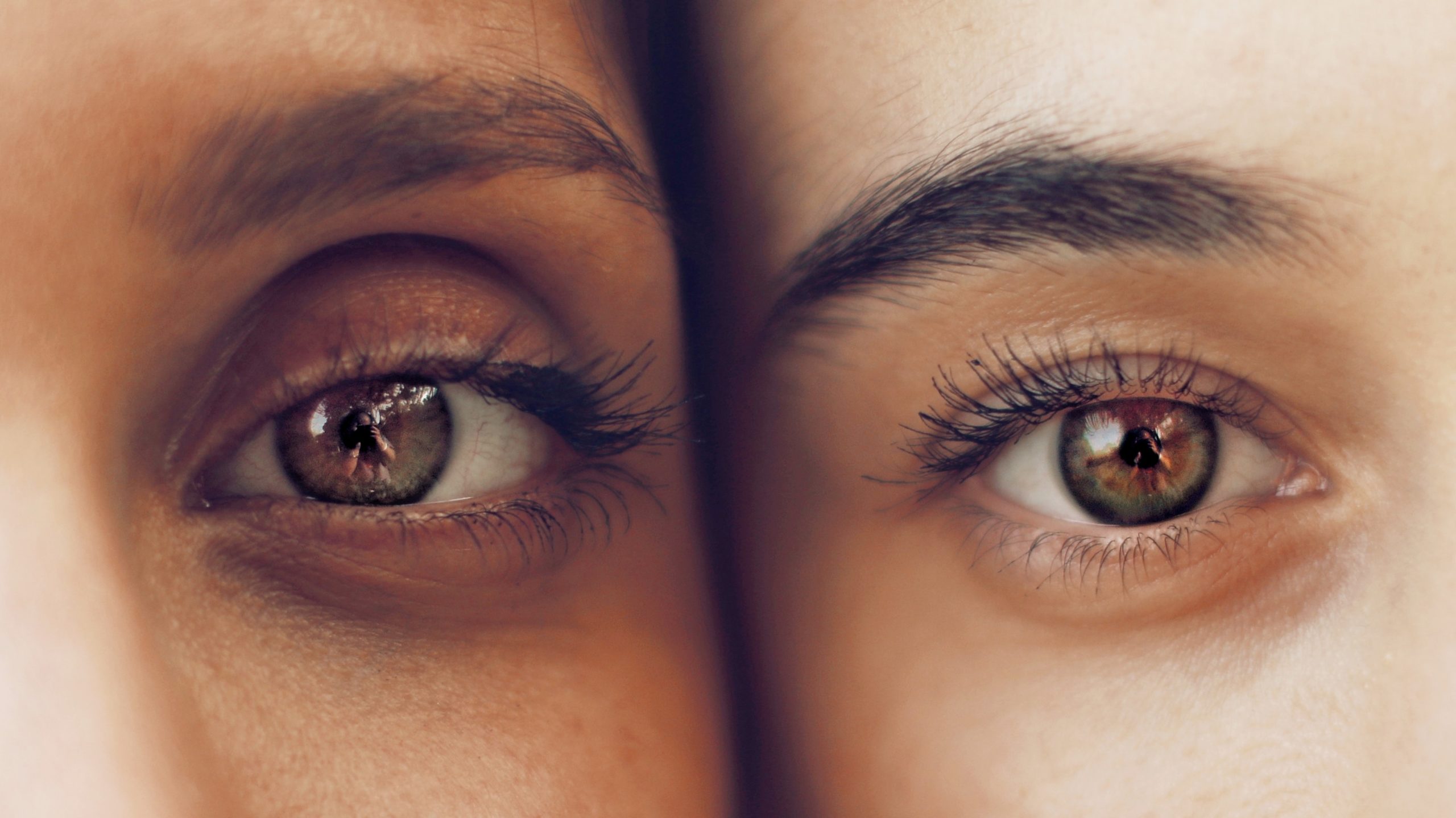 Ojos de dos mujeres